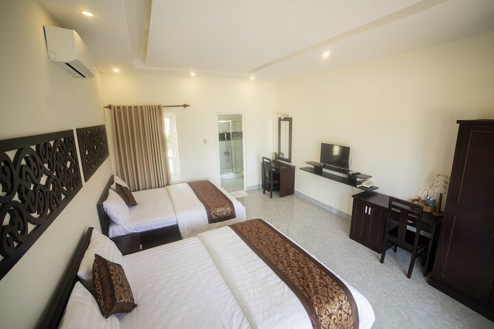 Room 8 of 14