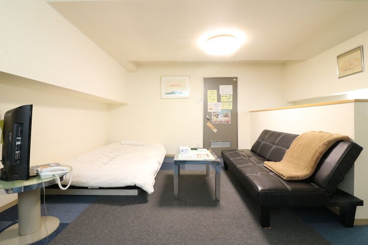 Room 5 of 43