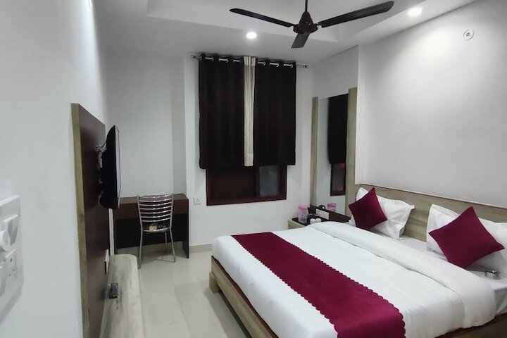Room 10 of 18
