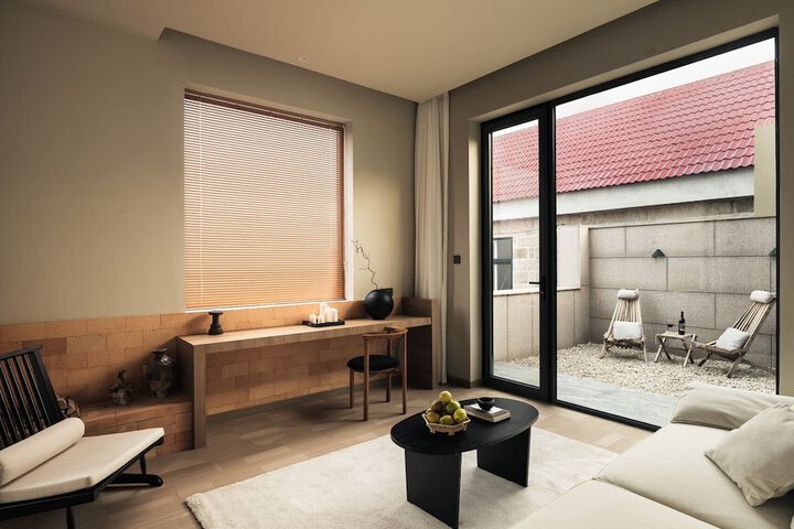 Room 32 of 158