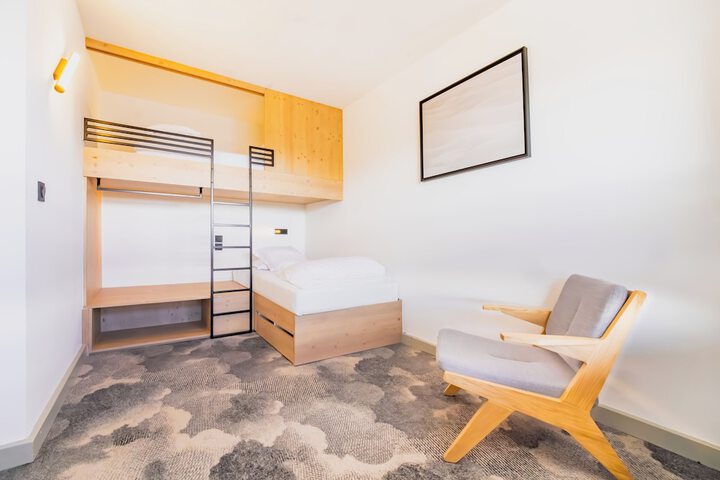 Room 27 of 87