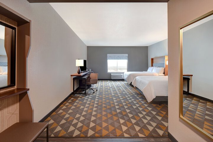 Premium 2 Queen Beds (8 of 18)