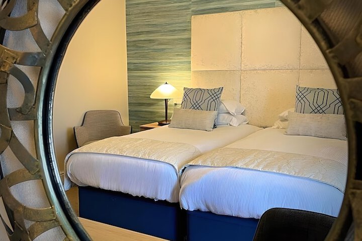 Room 45 of 146