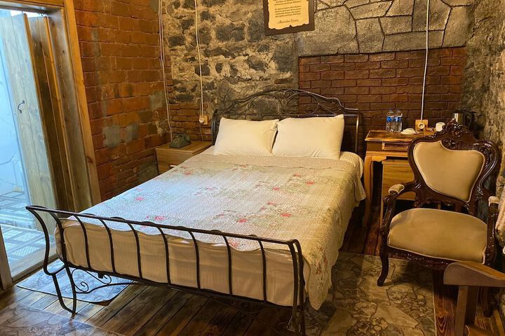 Room 9 of 22