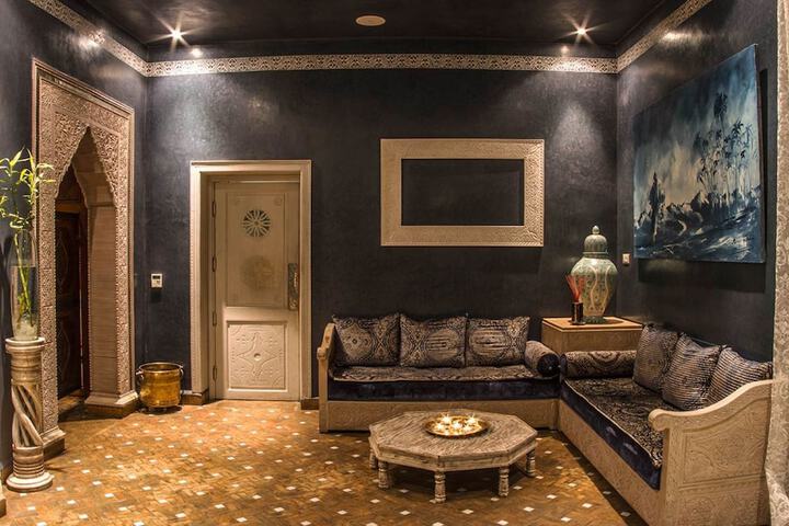 Lounge 46 of 50