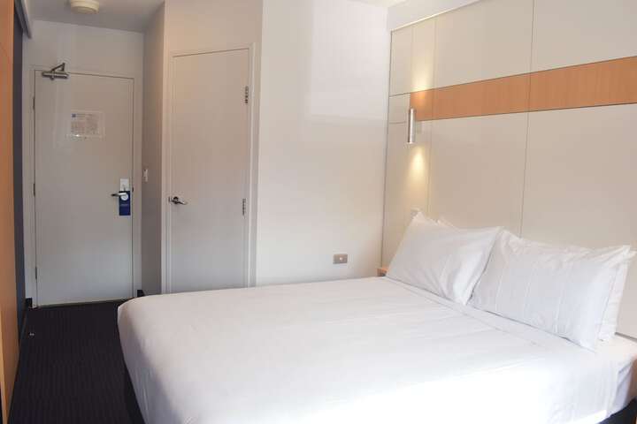 Room 11 of 35