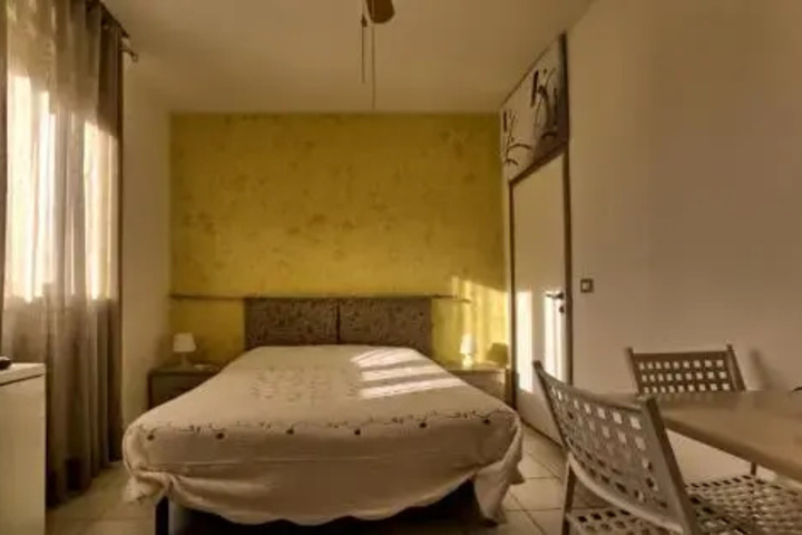 Room 4 of 10