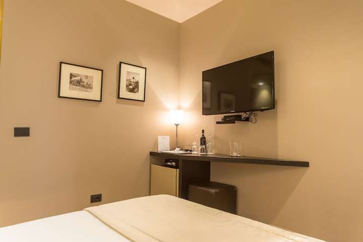 Room 5 of 26