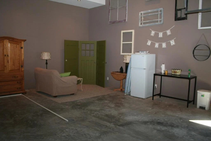 Room 2 of 8