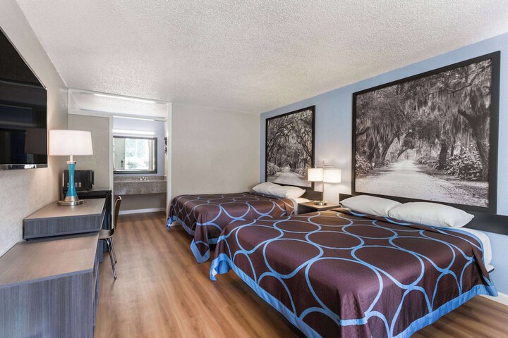 Double Accessible King Size Bed (1 of 4)