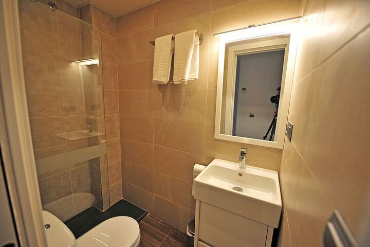 Room 8 of 31