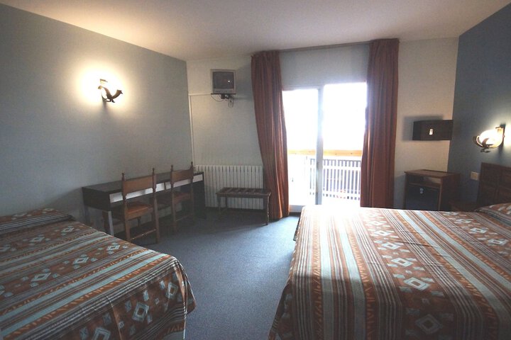 Room 9 of 35