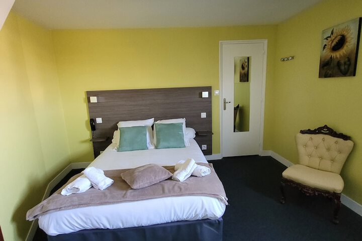 Room 9 of 49