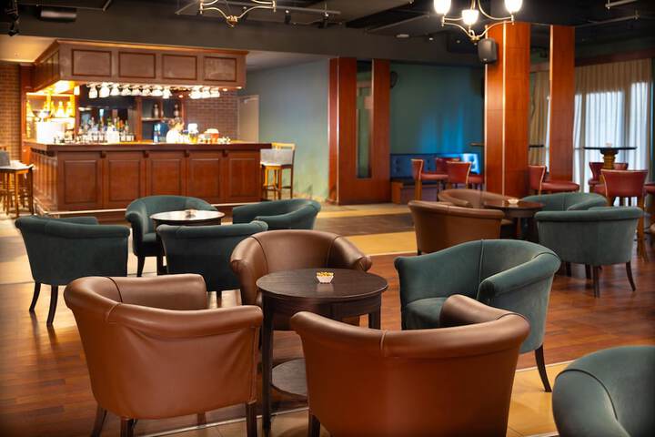 Lounge 152 of 202