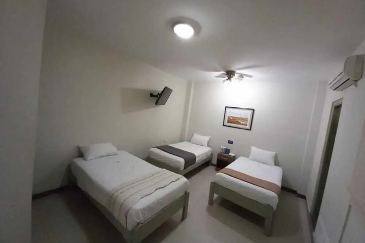 Room 5 of 11