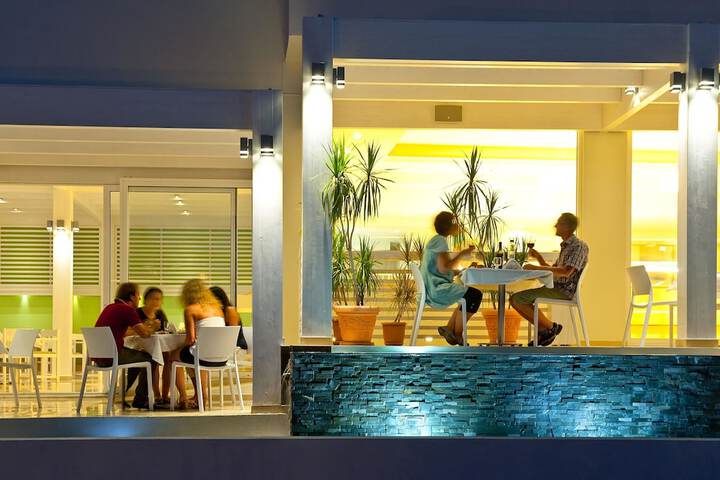 Dining 134 of 154