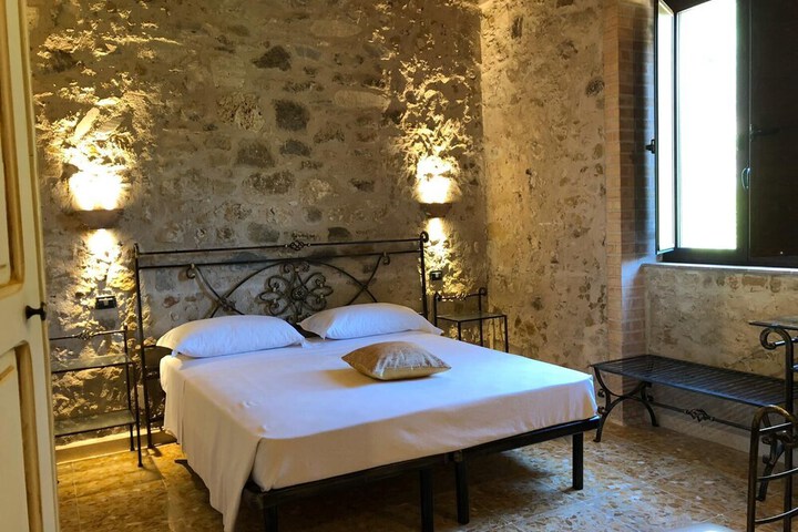 Room 14 of 39