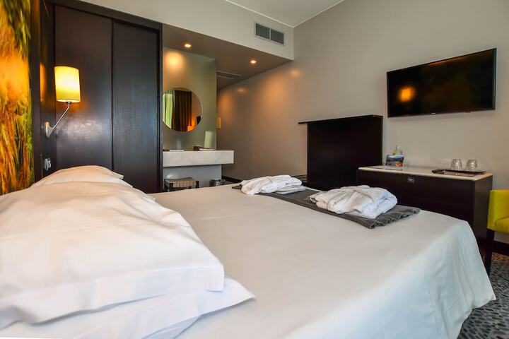Room 10 of 38