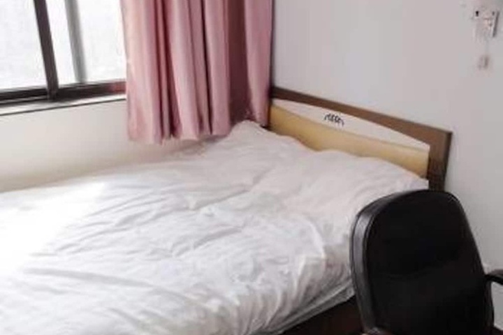 Room 7 of 11