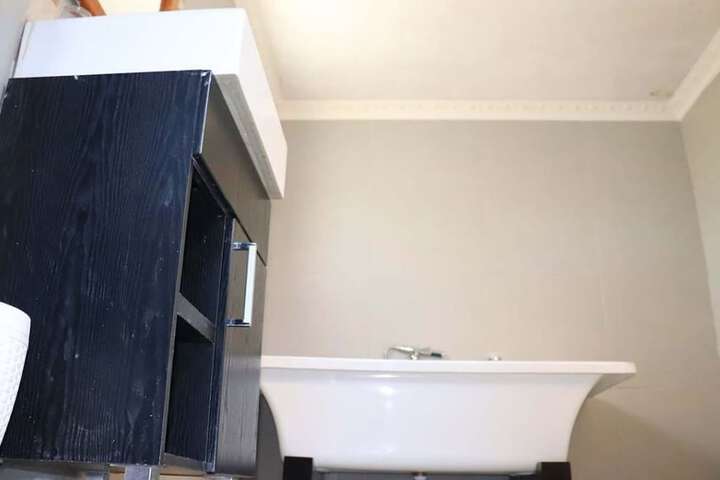 Room 10 of 18