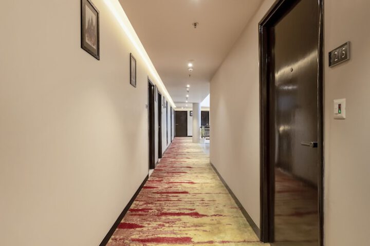 Ballroom/Hall 50 of 74