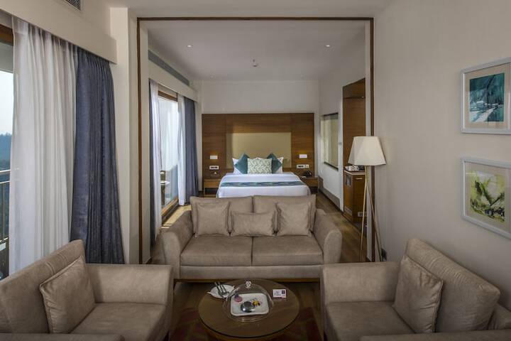 Room 8 of 82