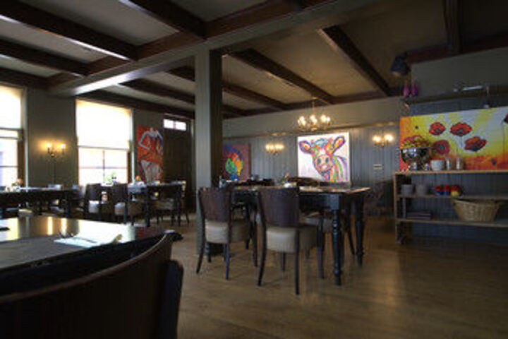 Dining 35 of 48