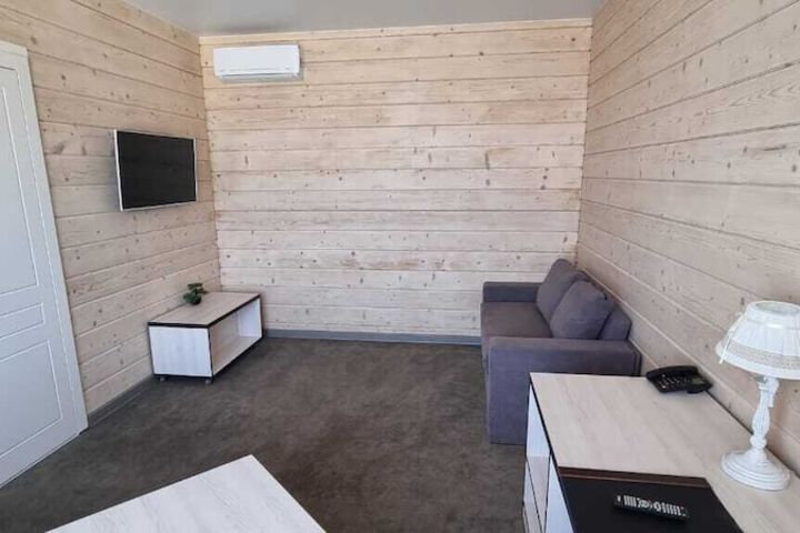 Room 10 of 34