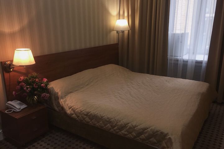 Room 9 of 12