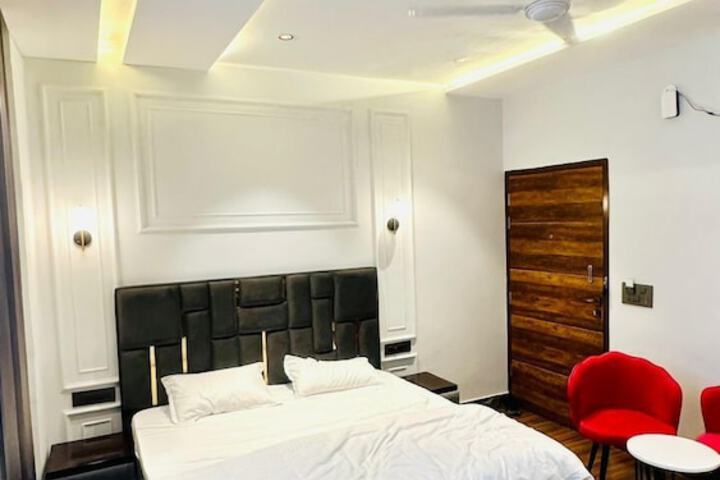 Room 10 of 20