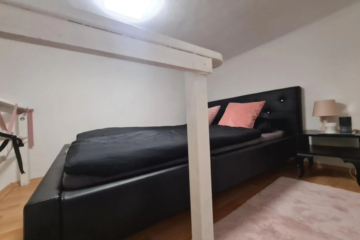 Room 2 of 11