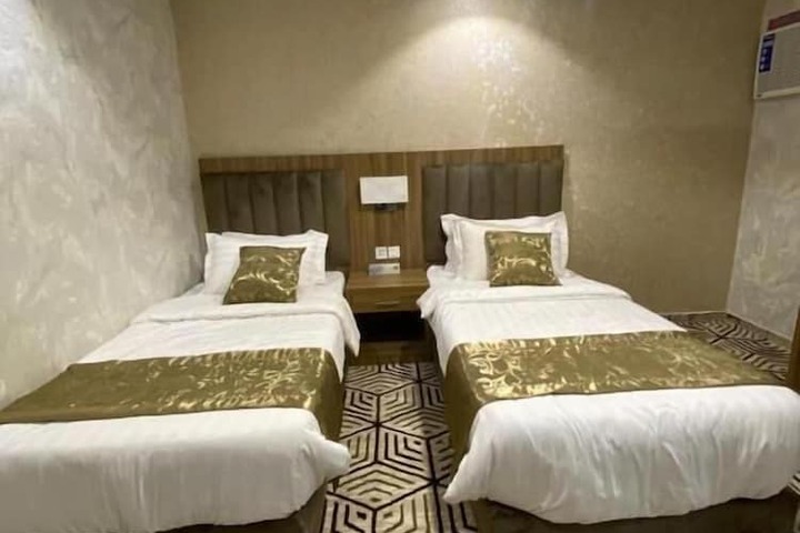 Room 2 of 5