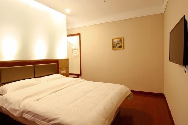 Room 12 of 60