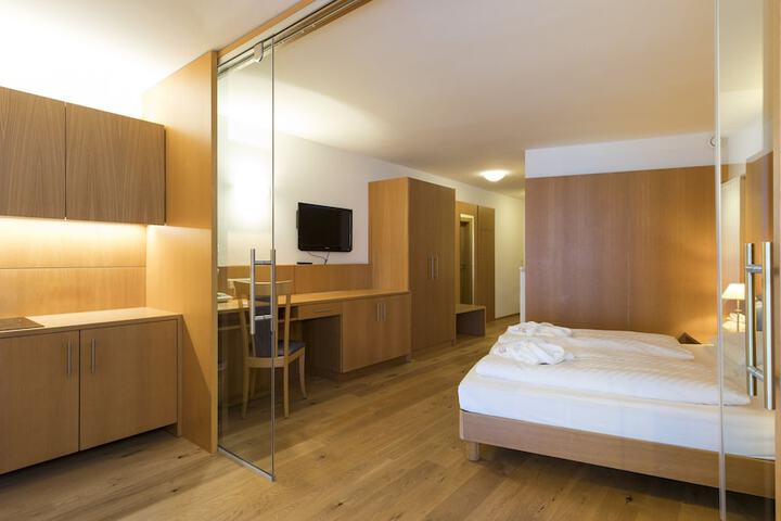 Room 4 of 42
