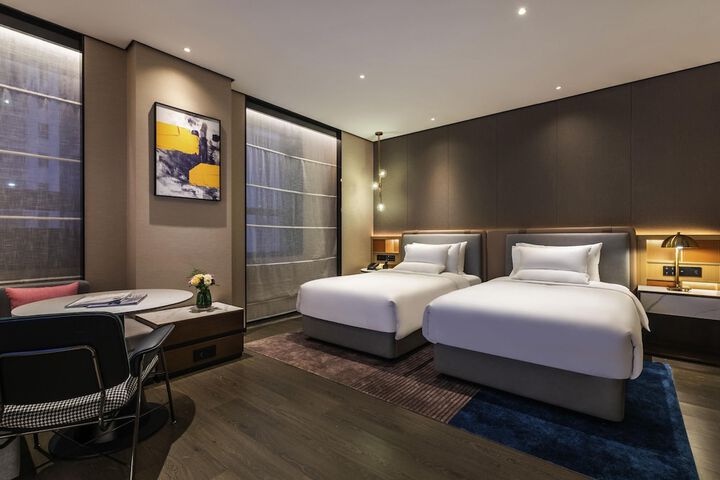 Room 13 of 38