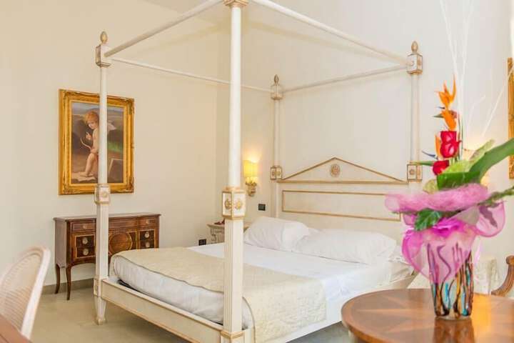 Room 14 of 61