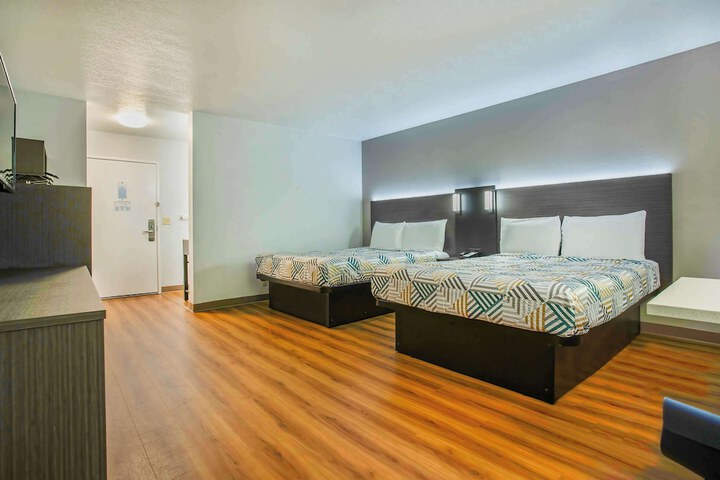 Room 9 of 21