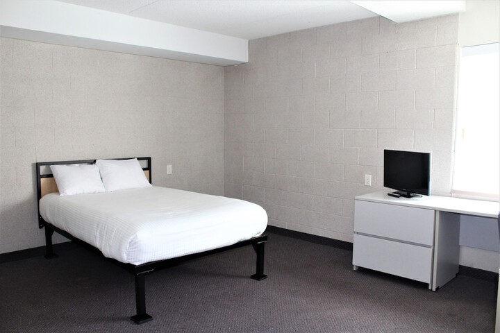 Room 9 of 37