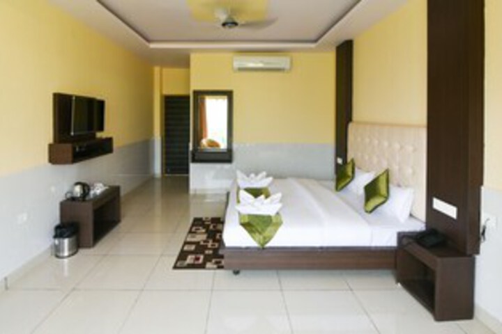 Room 25 of 40