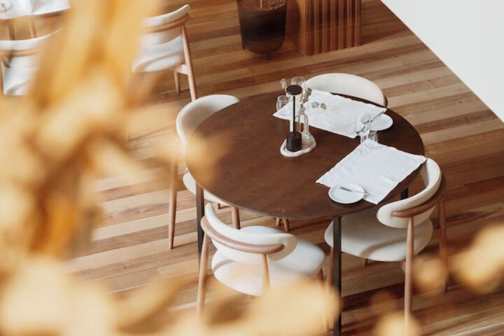 Dining 41 of 52