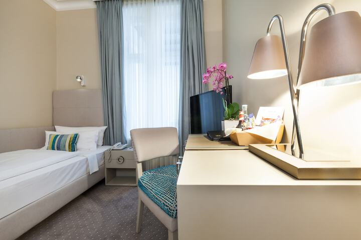 Room 34 of 73