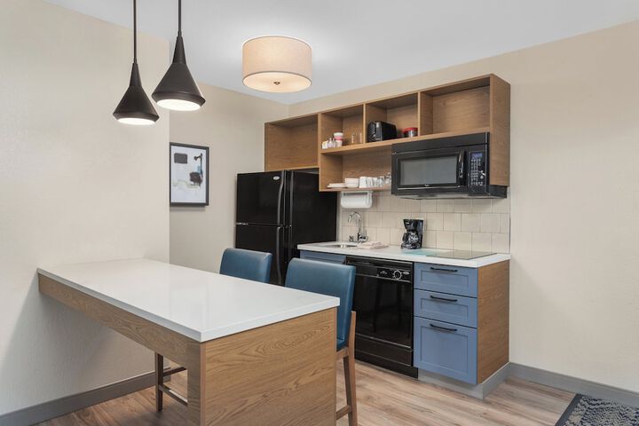2 Queen Studio Suite Kitchen (6 of 31)