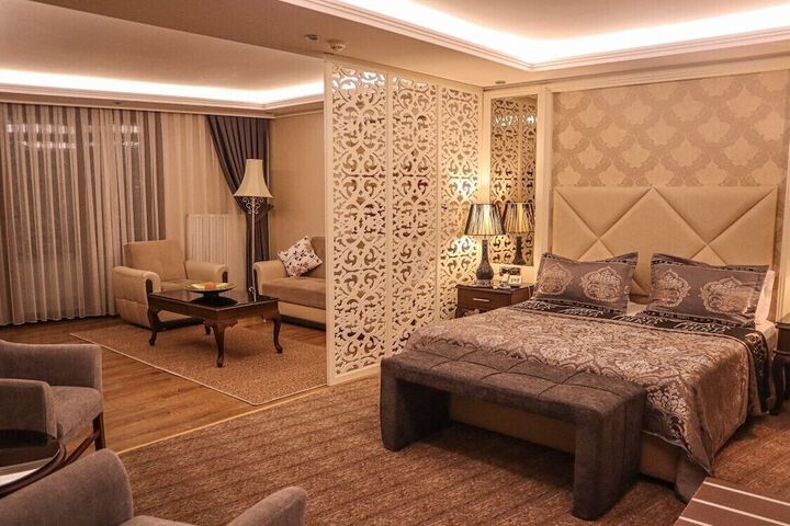 Room 27 of 70