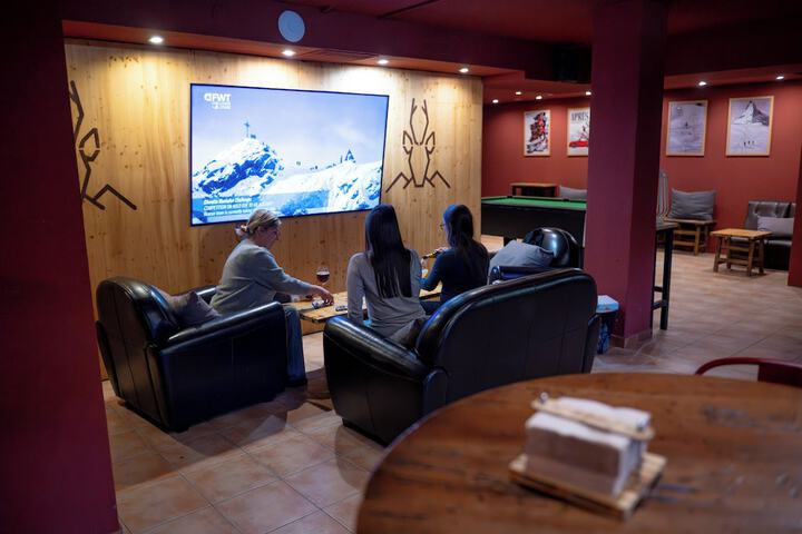 Lounge 60 of 76