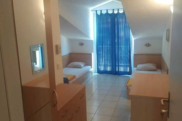 Room 3 of 22