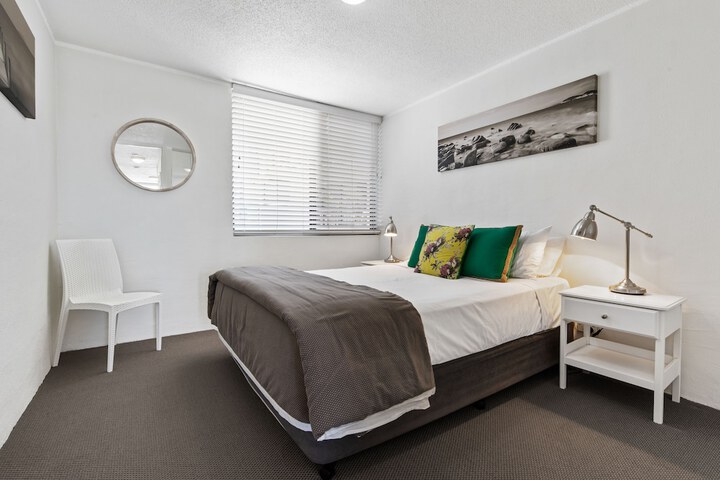 Room 6 of 38