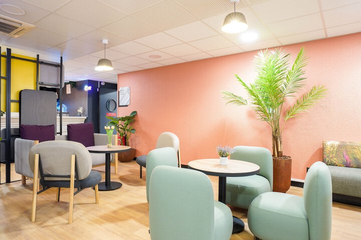Entrance & Lobby