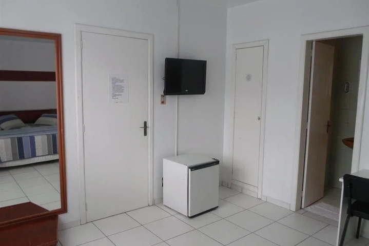 Room 7 of 16