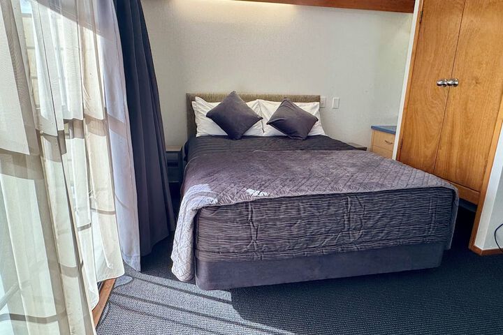 Room 10 of 42