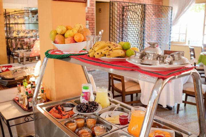 Breakfast/Coffee Service 26 of 35
